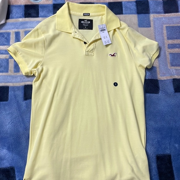 Hollister Tshirt - Picture 1 of 1